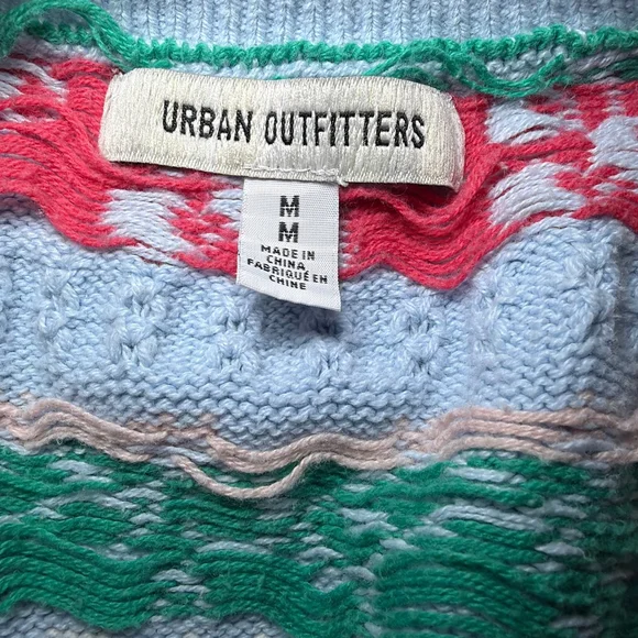 Urban Outfitters Cropped Blue strawberry sweater Vest Size Medium - Picture 4 of 7